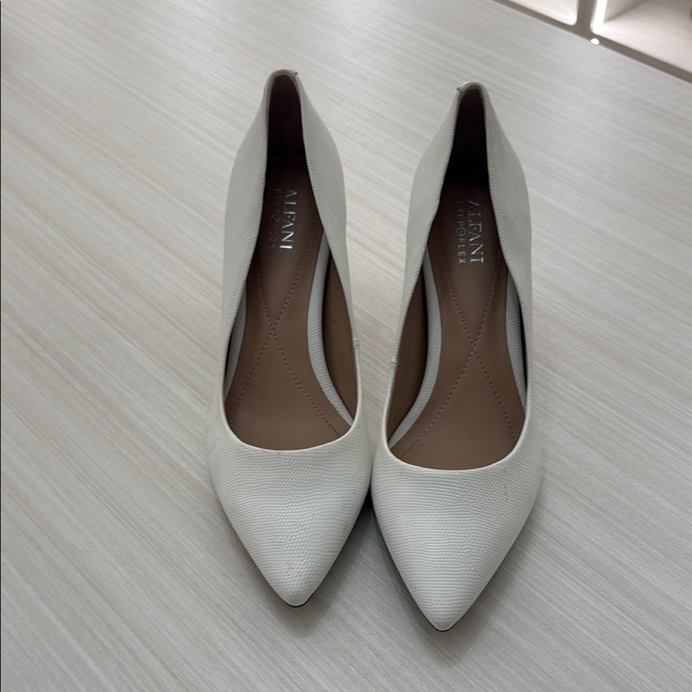 Avanti White Heels Elegant Pointed-Toe Design